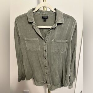 a.n.a Women’s Petite Olive Casual Button Down Shirt